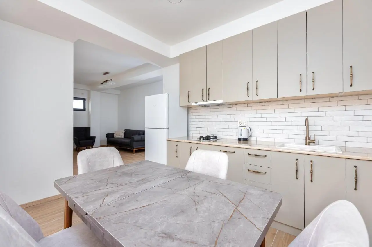 Fresh Air & Panoramic View (Floor 1 & 2)