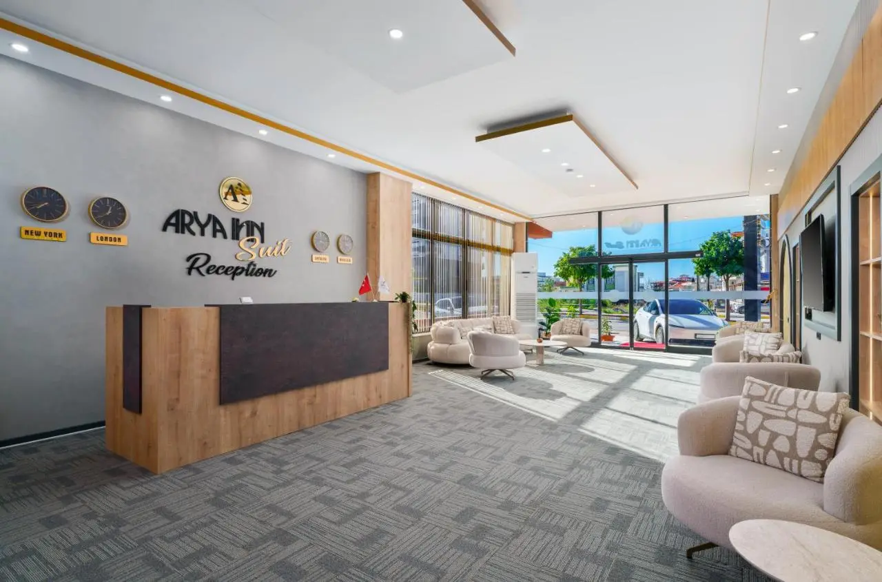 Arya inn suit