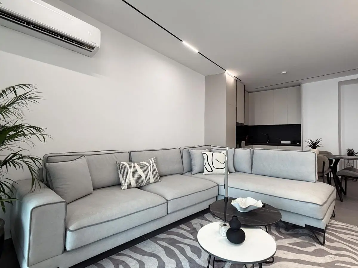 Sea Crest Apartments