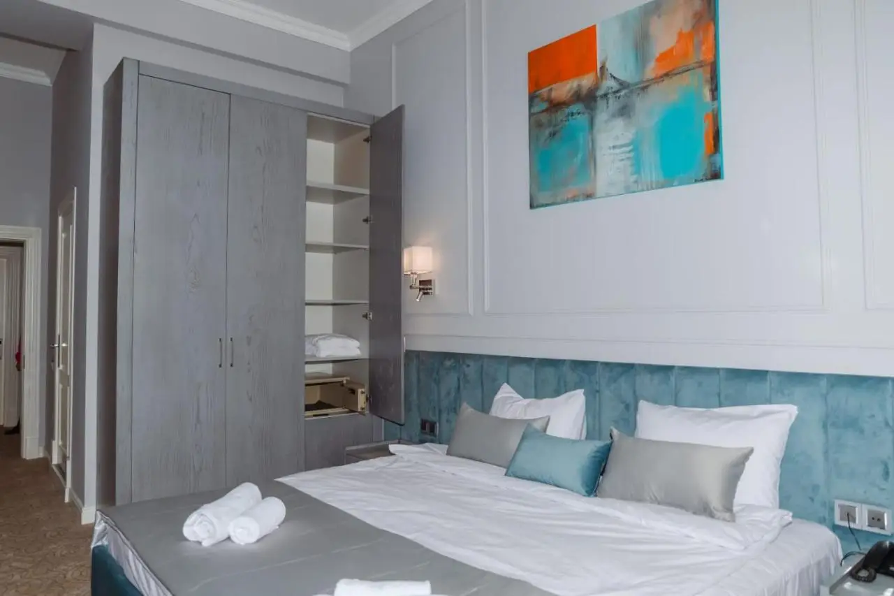 Mount Way Hotel