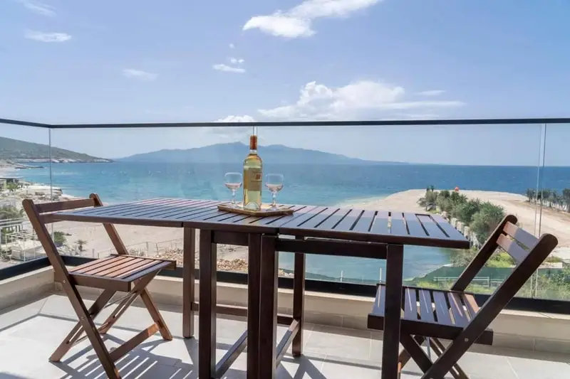 Beachfront Apartments- Horizon Residence