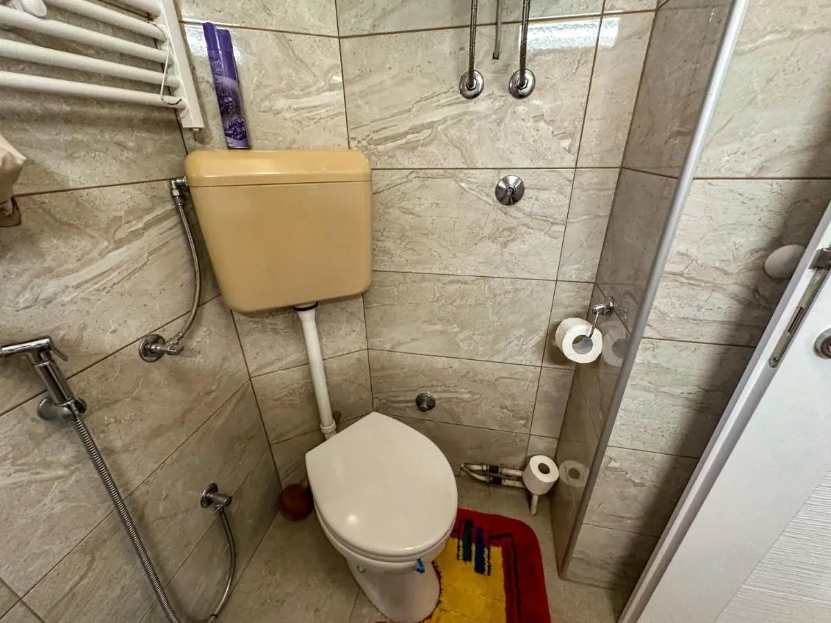 Cozy room with a bathroom