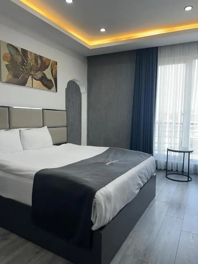 Meyzi Hotel