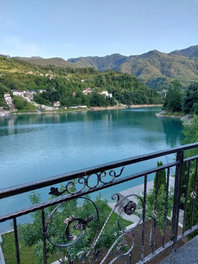 Villa AS na Jablaničkom jezeru