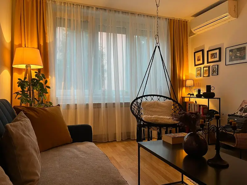 Private room in authentic and charming city nest