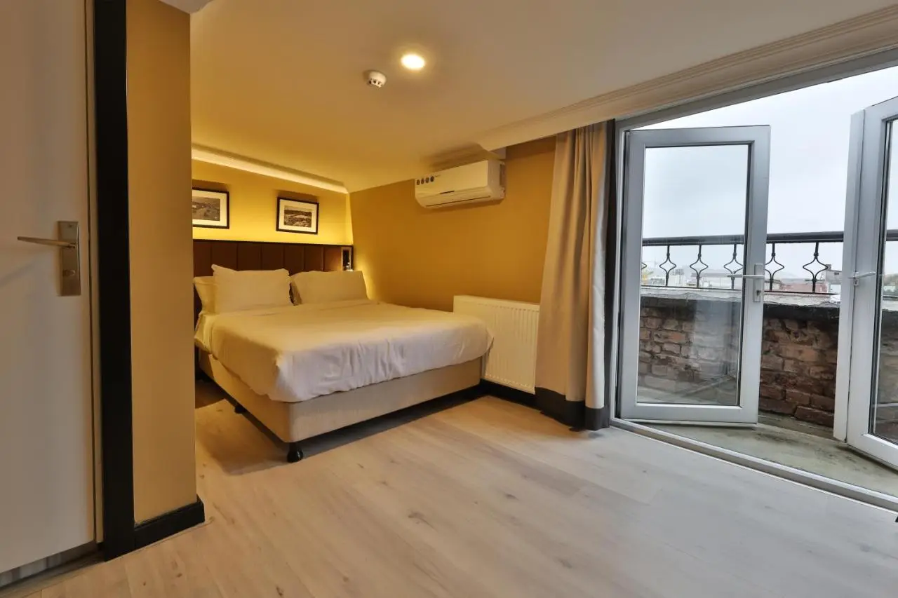 EA Exclusive Hotel