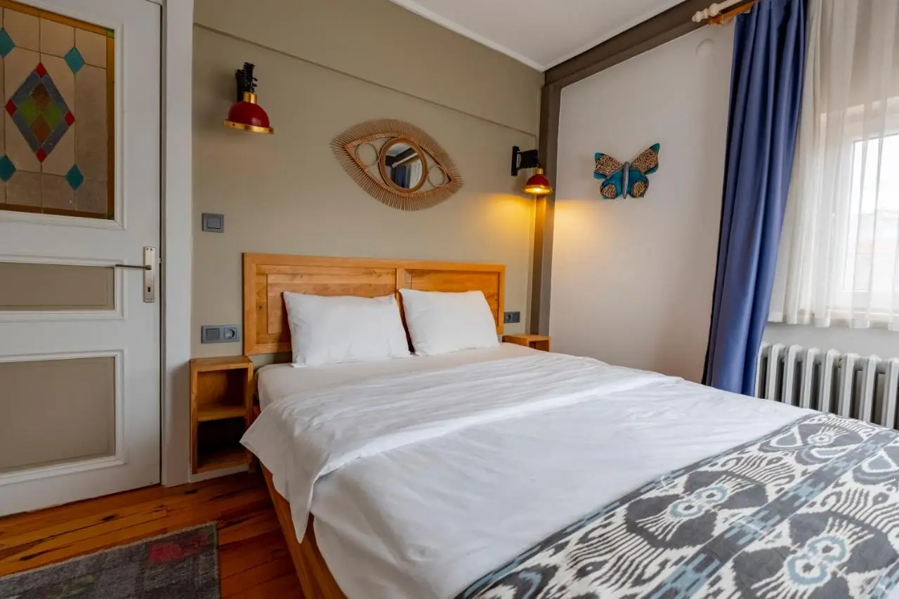 Spacious One Bedroom Apartment with View and Elevator