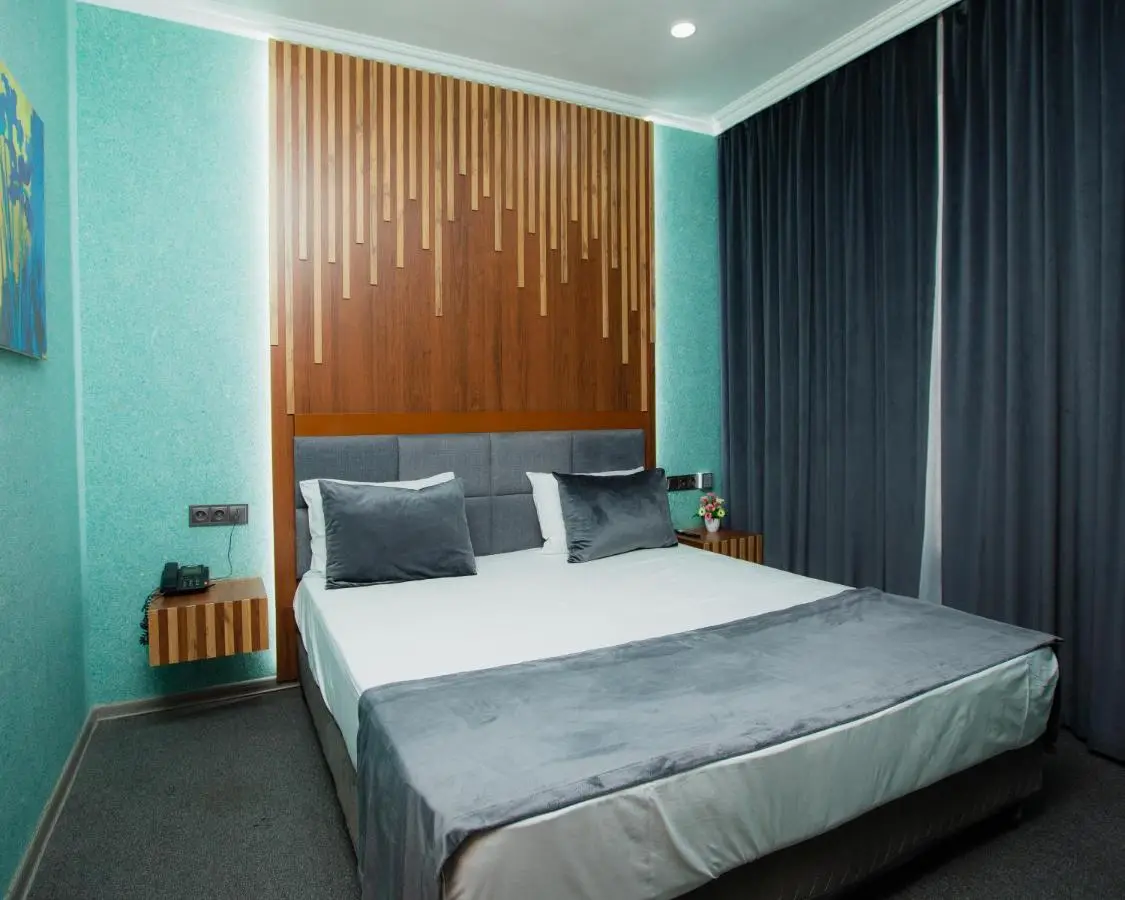 Corniche White City Hotel