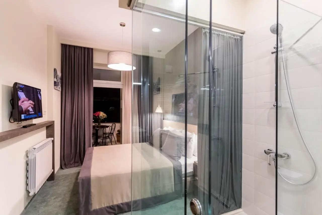 Luxury 3 BR apartment by Freedom square City Center