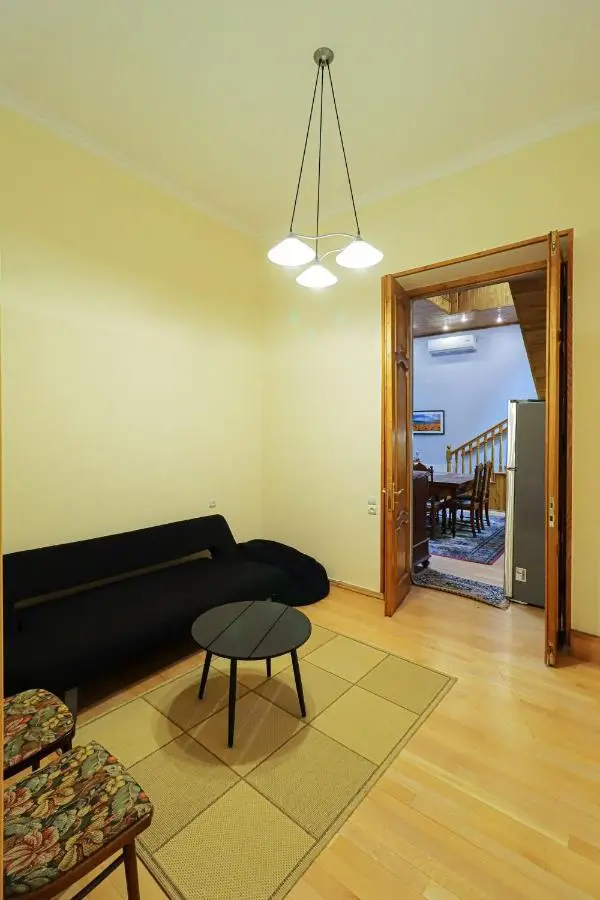 Central 4BR Apt for Groups & Families - By Wehost