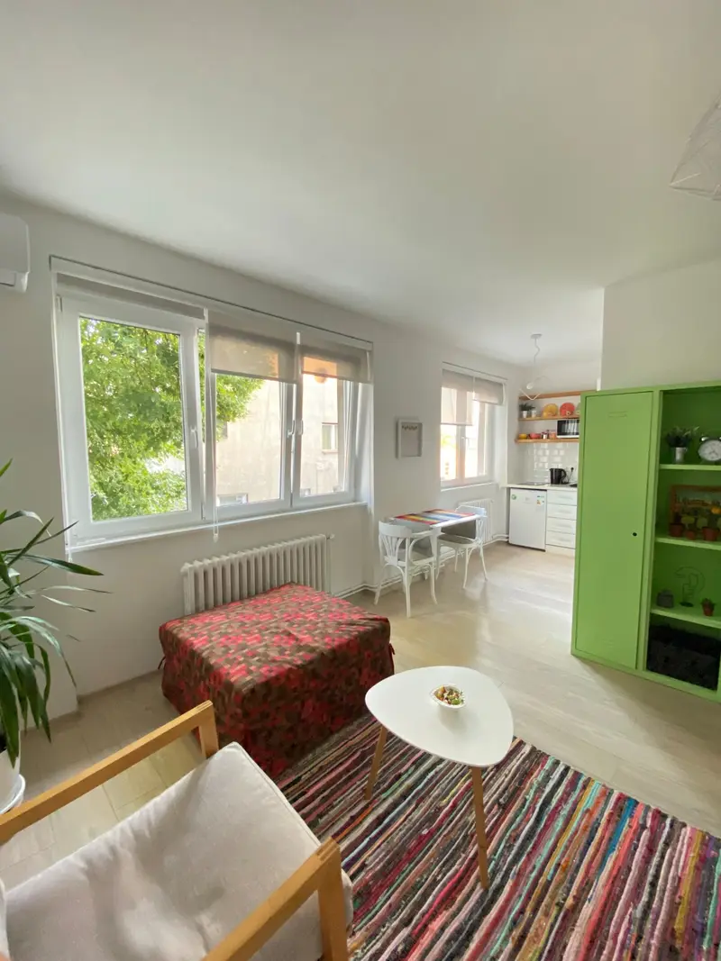 Beautiful White Studio Apartment Lejla