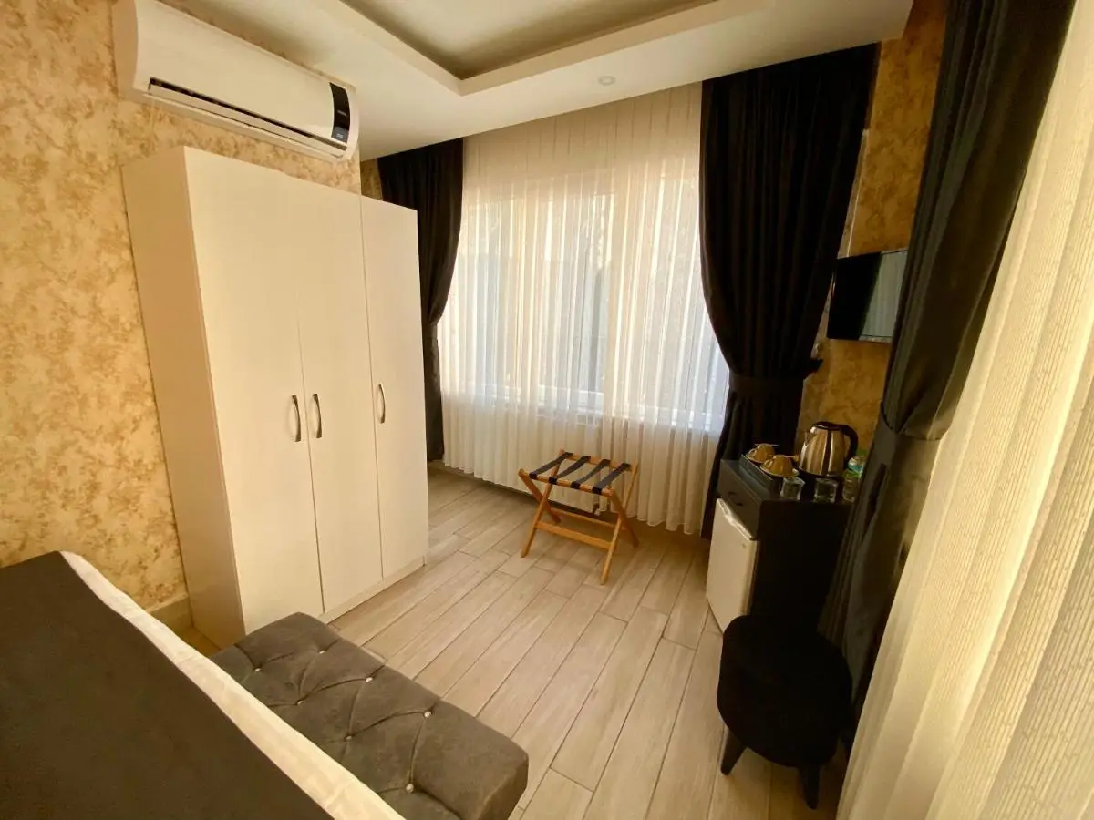 Honey Hotel