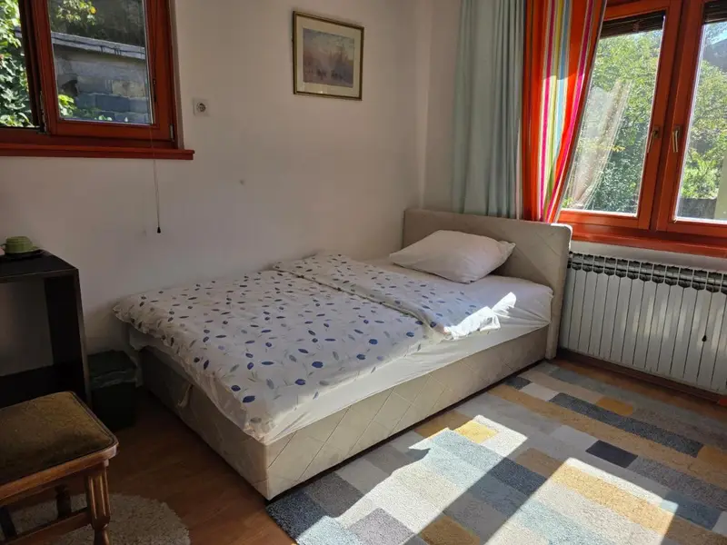 Cozy room with a bathroom