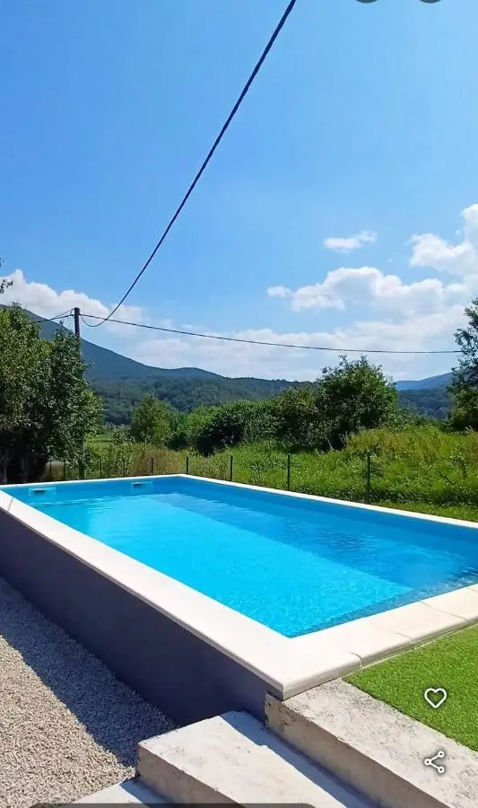 COUNTRY HOUSE