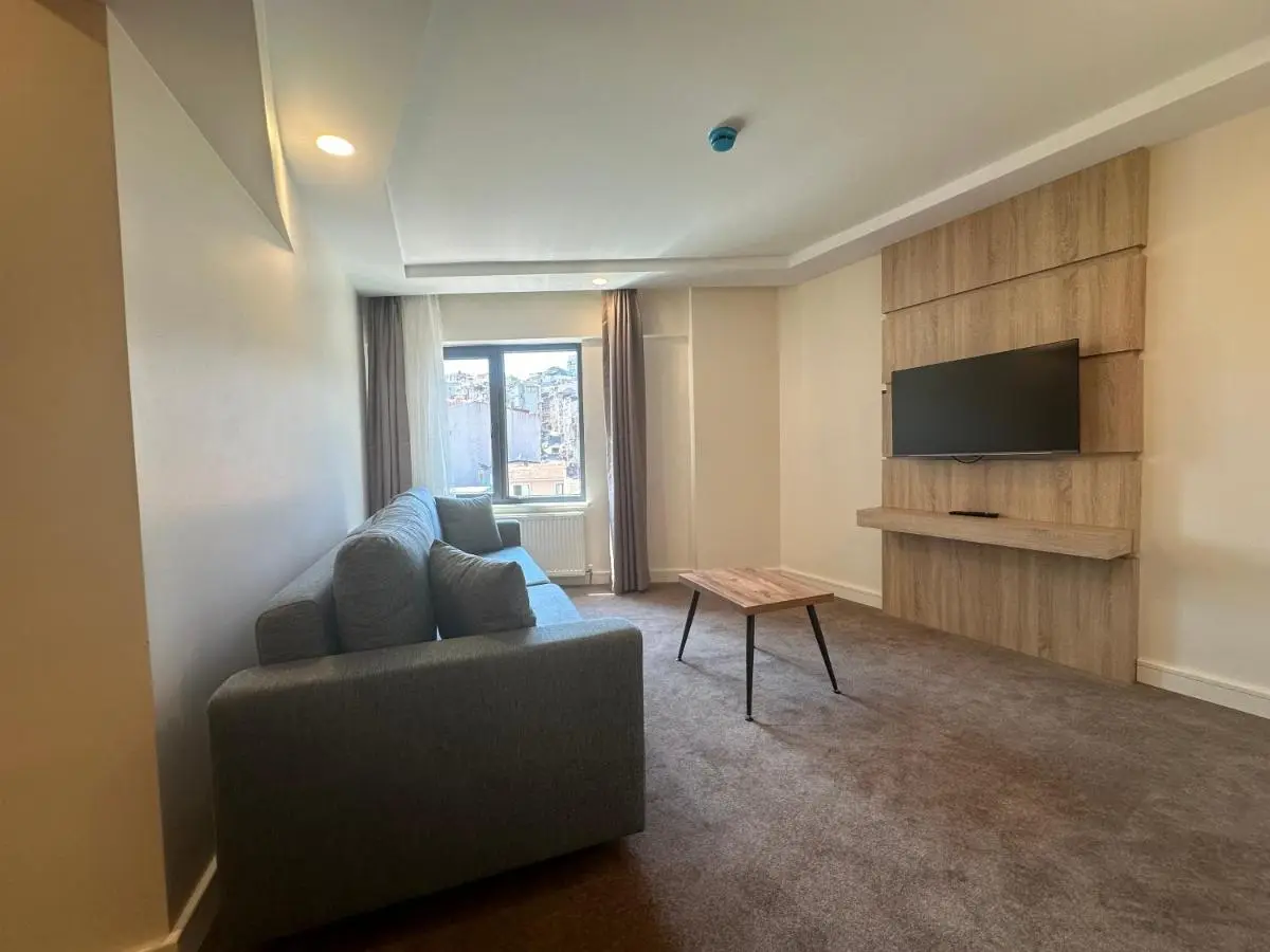 Roys Hotel & Suites