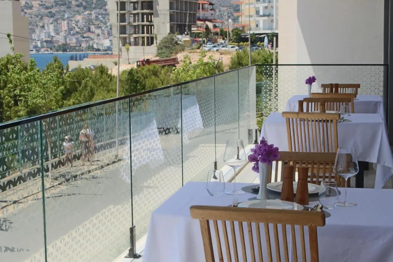 The Queen's Lion Premium HOTEL