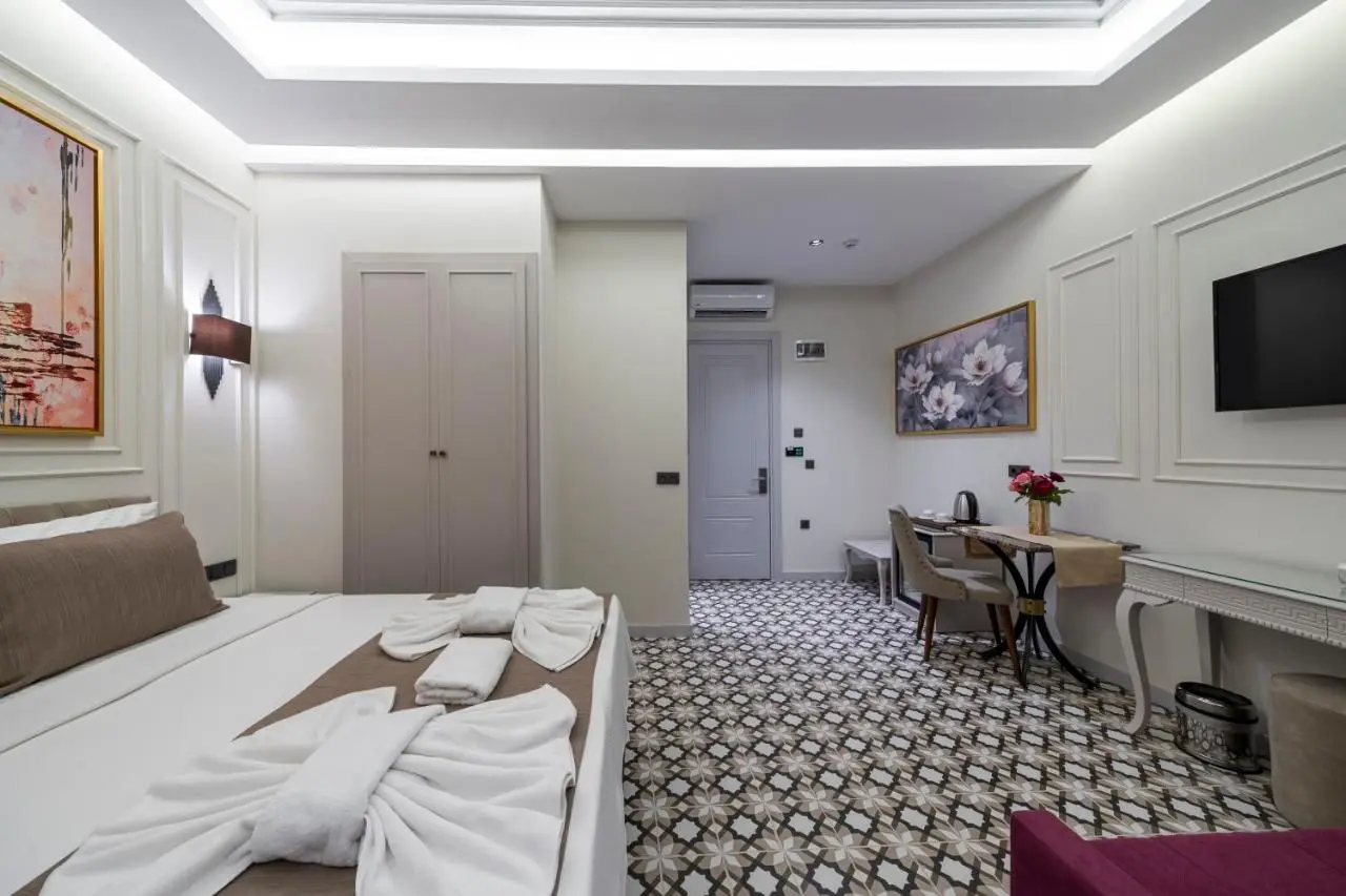 Pera Luna Premium Hotel