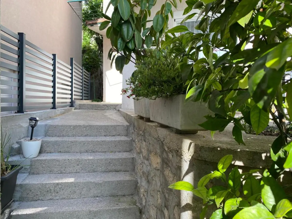 Farah Apartment