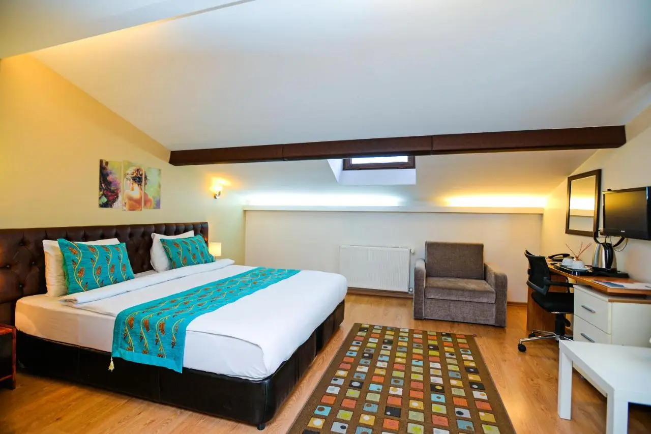 Retropera Hotel