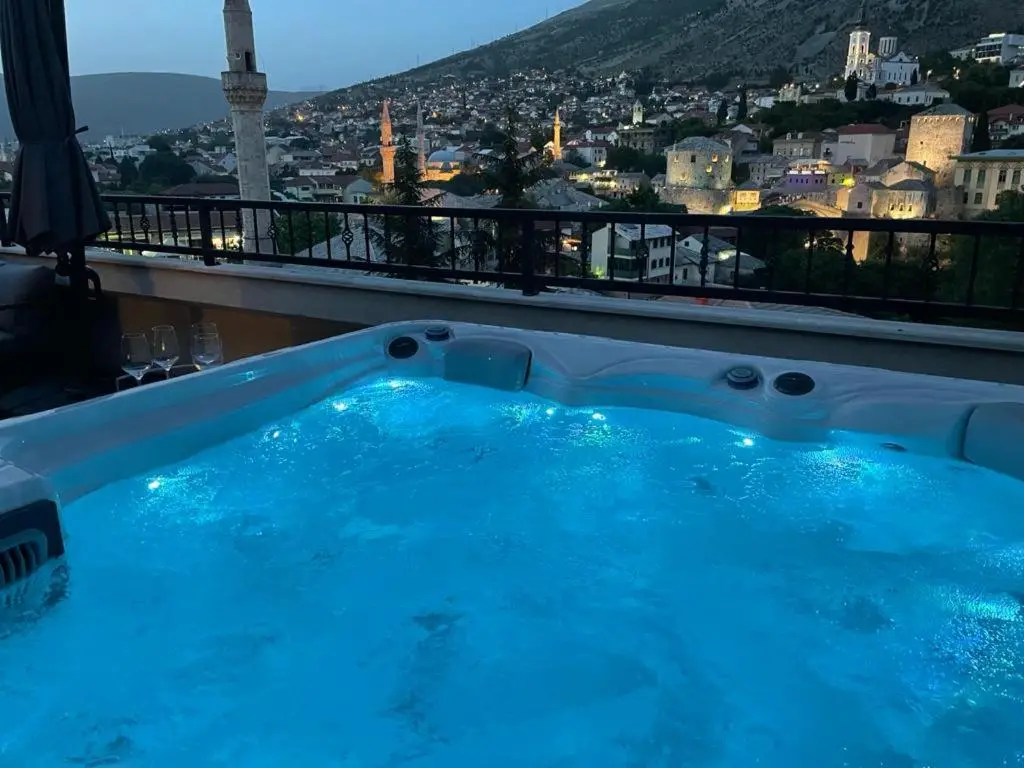 Penthouse with Old bridge view and jacuzzi