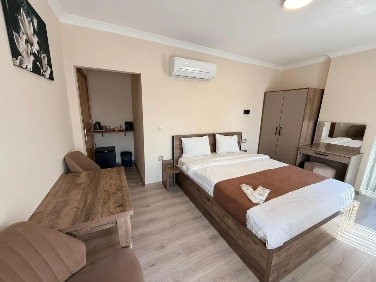 Rena Grand Residence & Suit