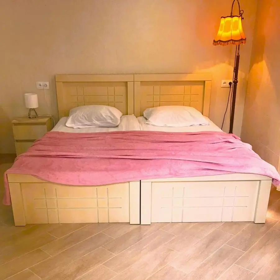 Apartment 19