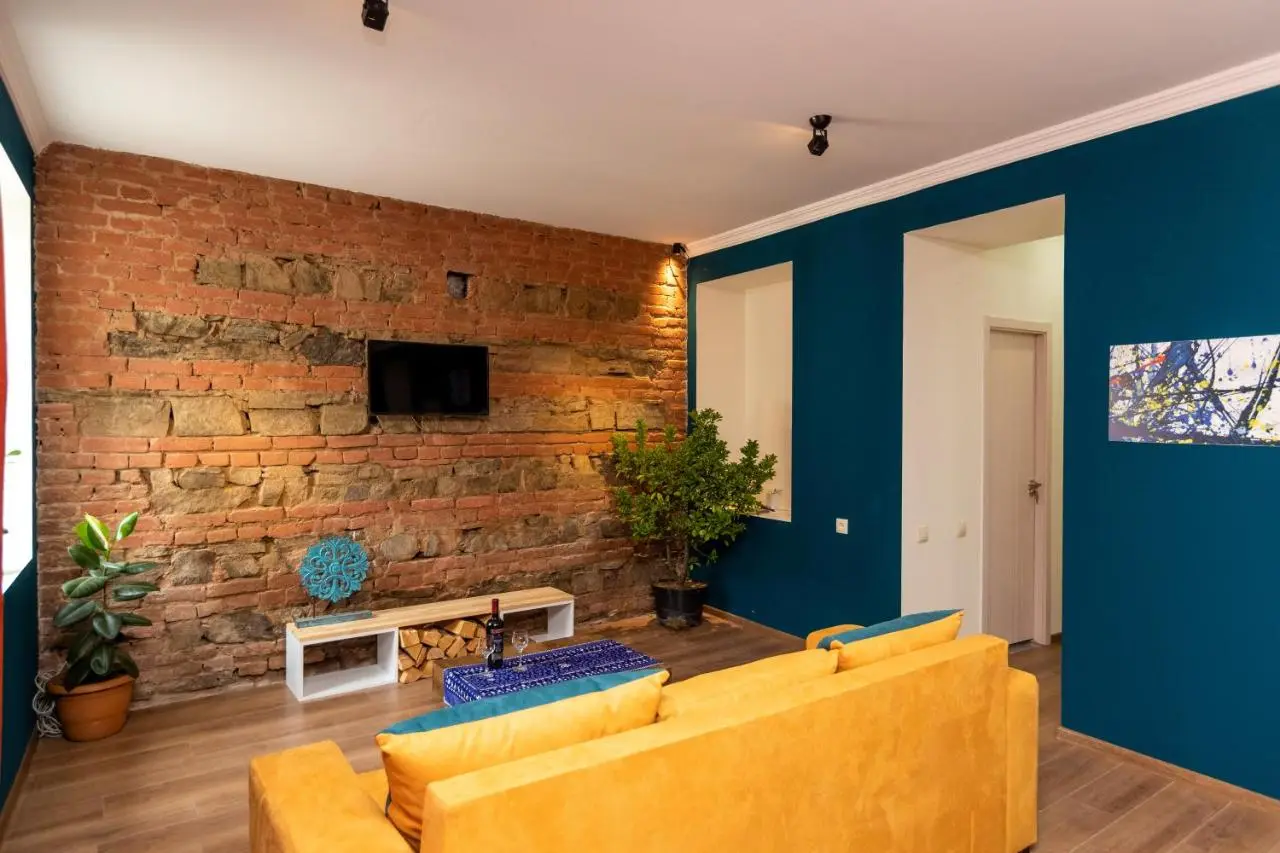 Giorgi's apartment