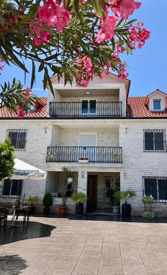 Villa Agos