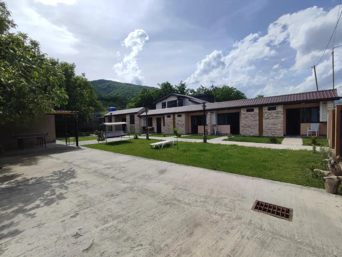 Ananuri Cottages