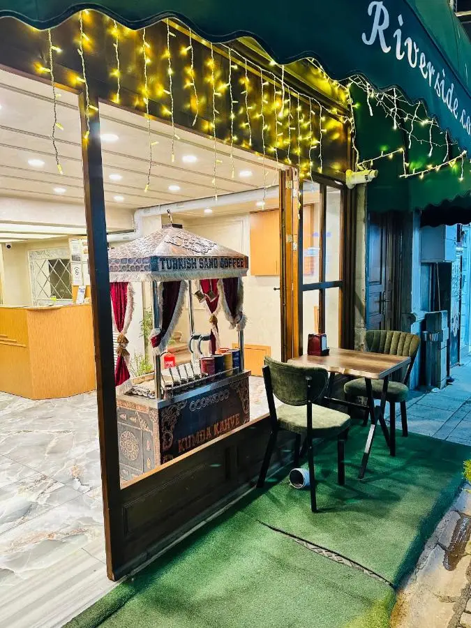 Riverside Hotel