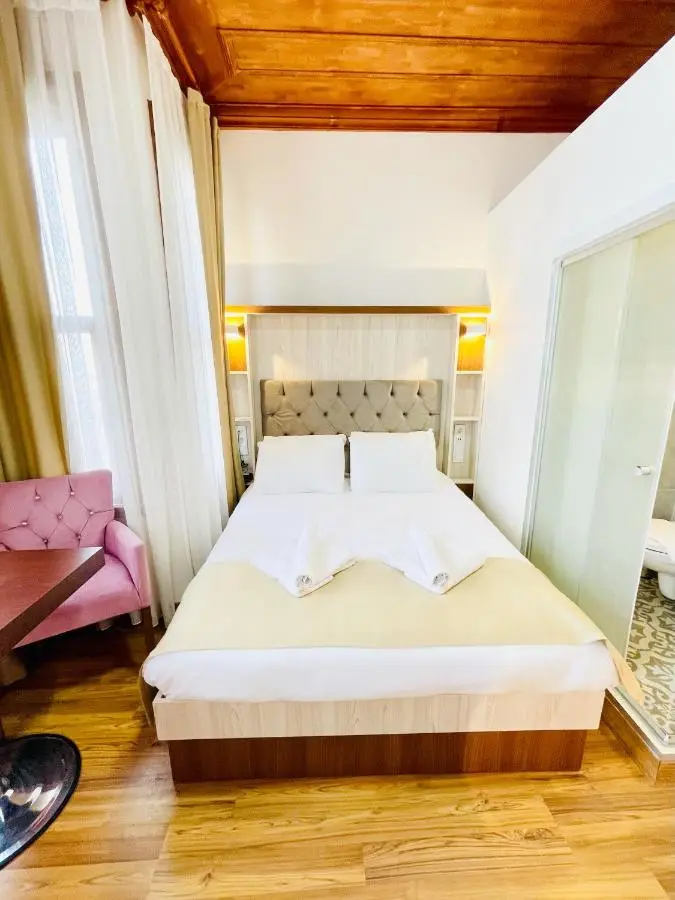 QONAQ HOTEL & SUITES