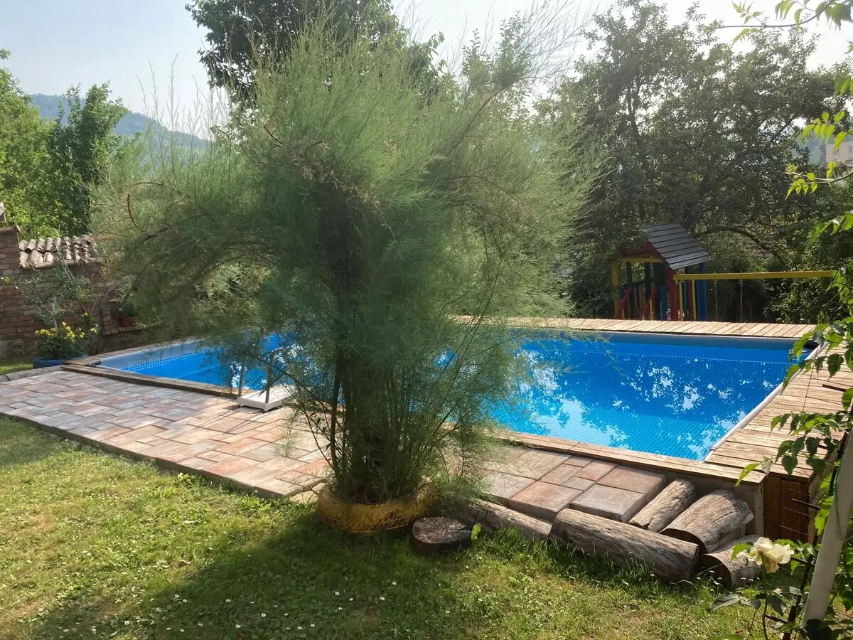 1-min to Bus /  House with Big Garden and BBQ