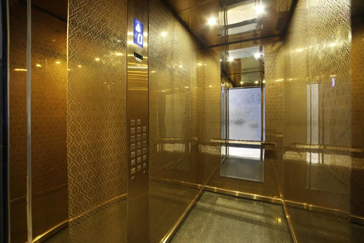 White Monarch Hotel