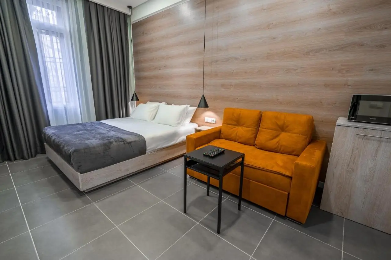 8 Rooms Apartotel On Meidan