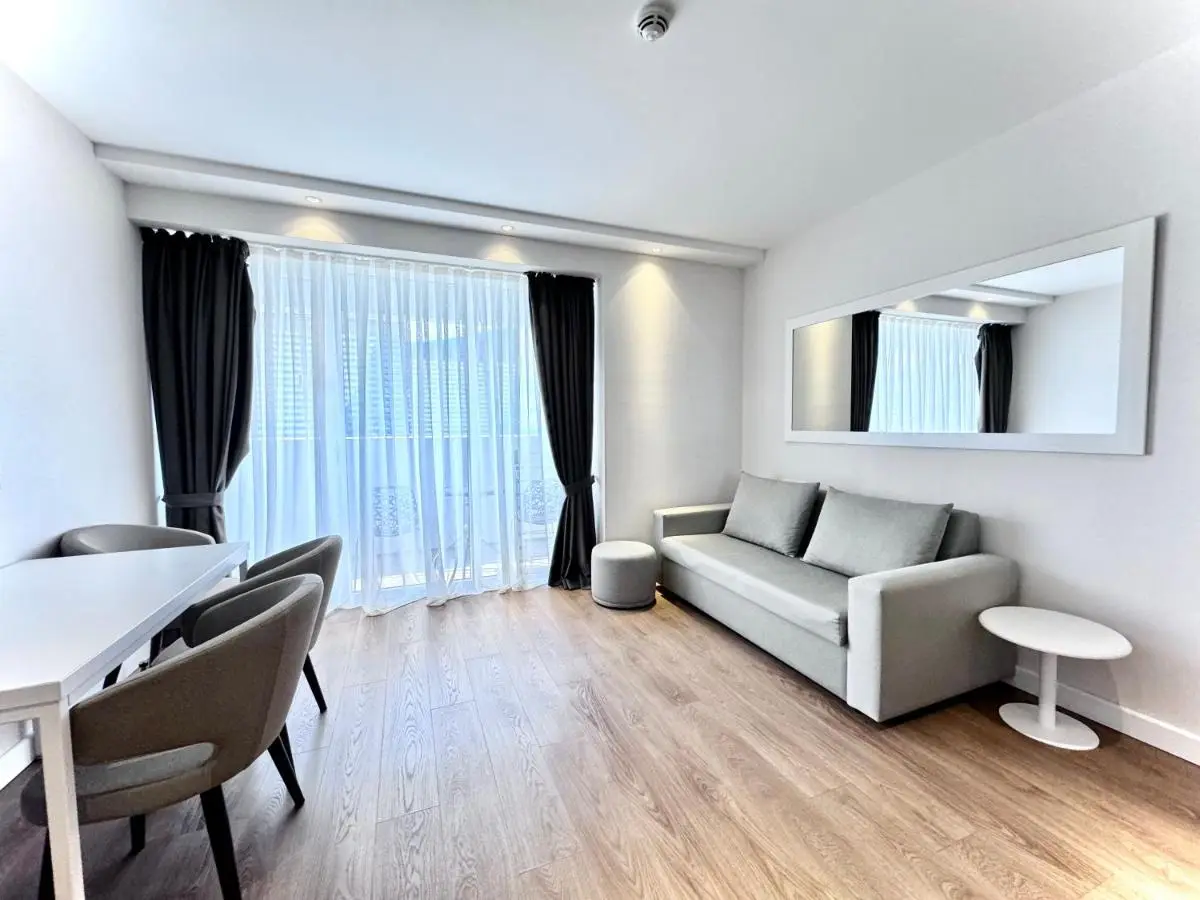 Sunshine Signature Apartments in Alliance Palace