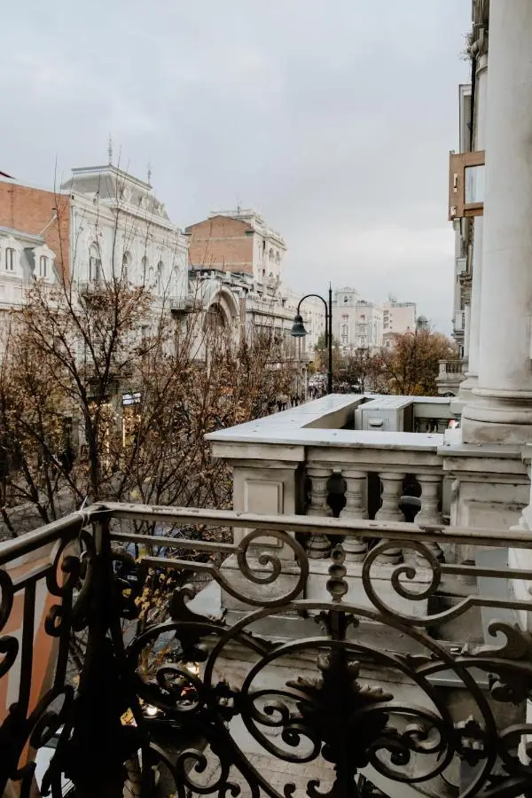 2 Signature Apartments on Agmashenebeli
