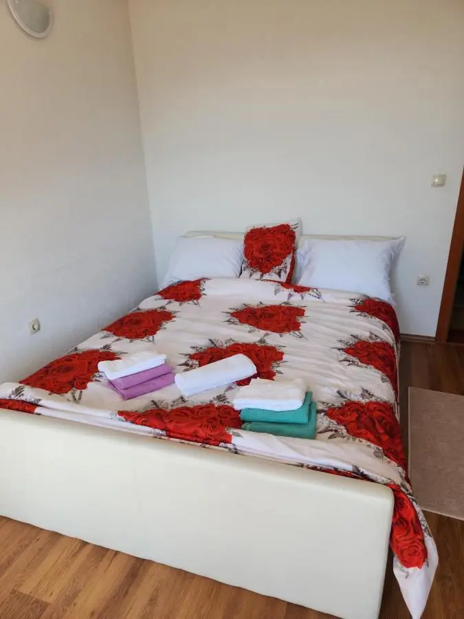 Grand AC Residence with Garden & Parking