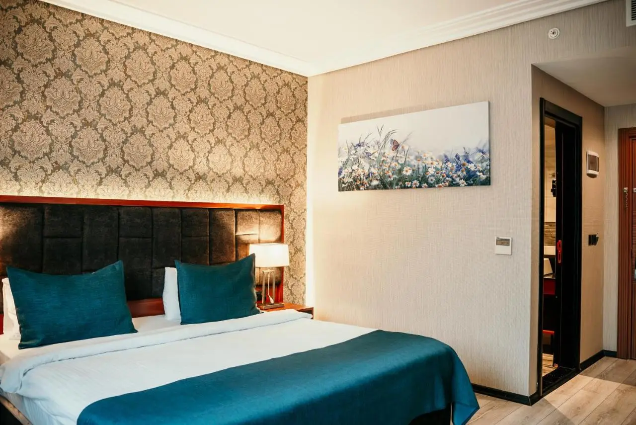 Grand Vaves Hotel