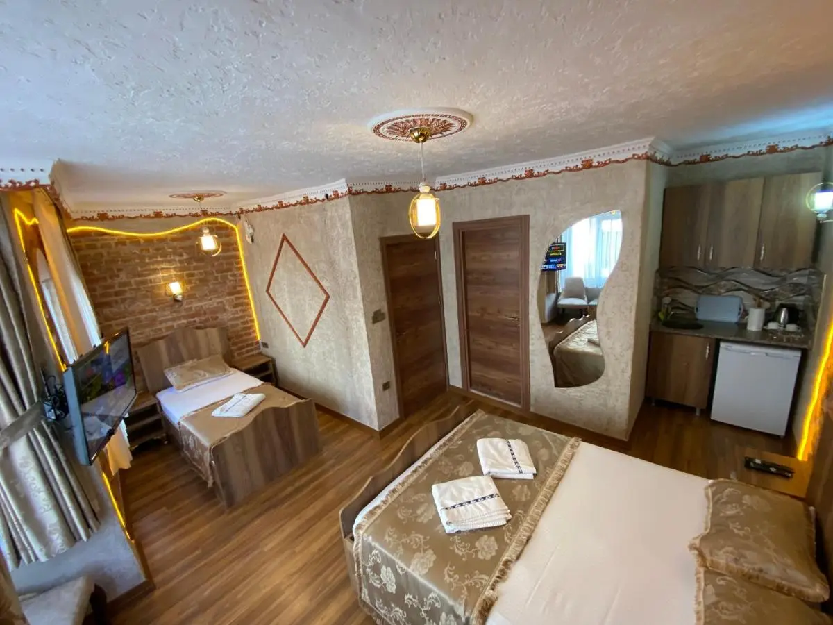 Golden Arrow Hotel