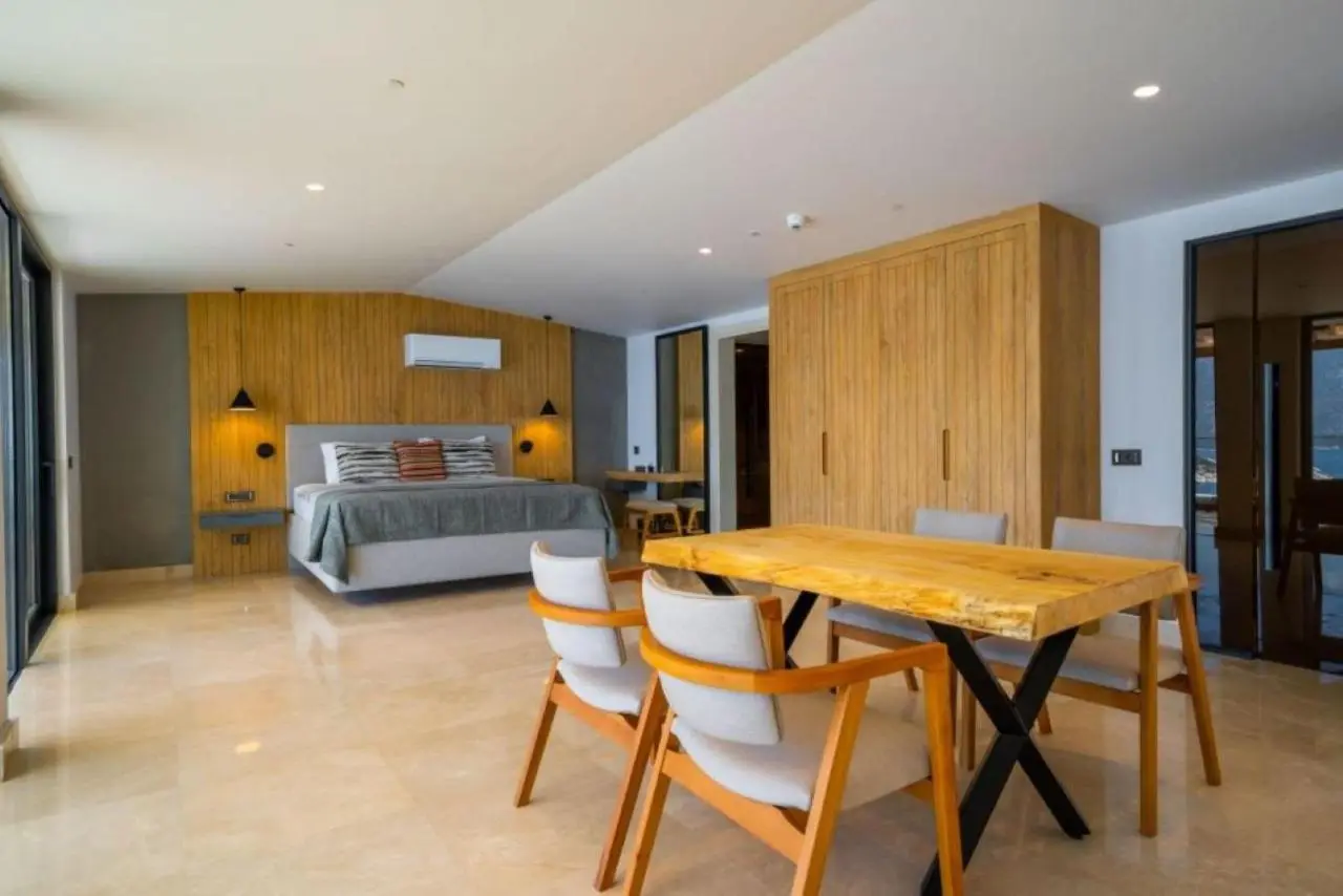 Lures Hotel