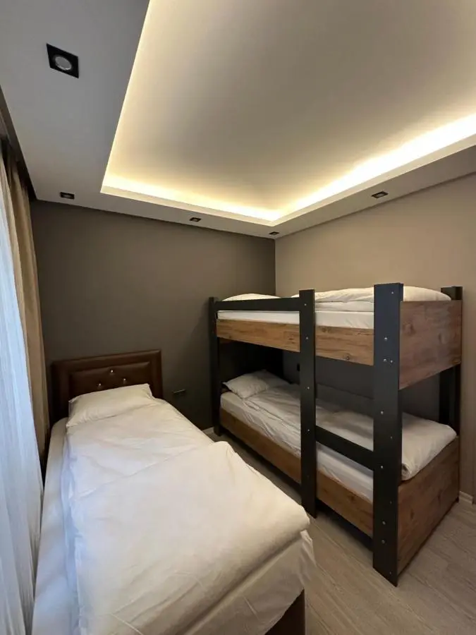 Tree Rose Suite