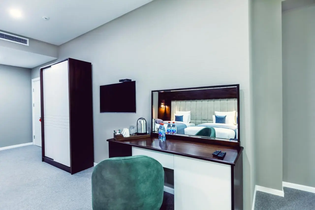 Parallel Hotel