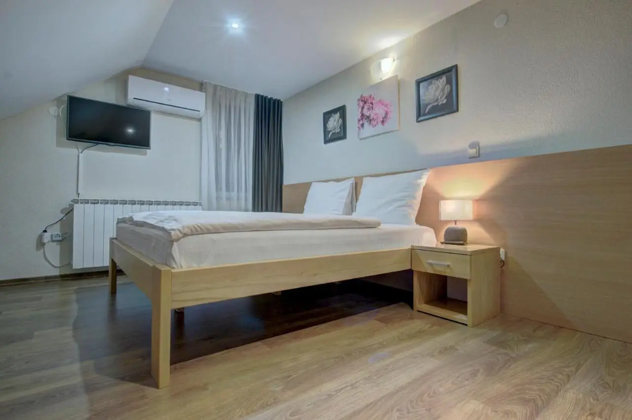 Tihe Noci Motel