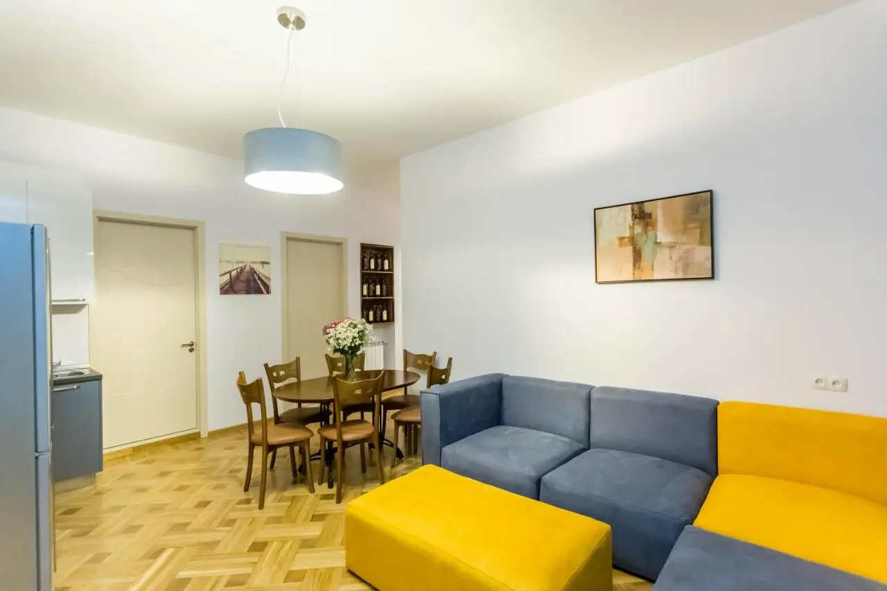 Luxury 3 BR apartment by Freedom square City Center