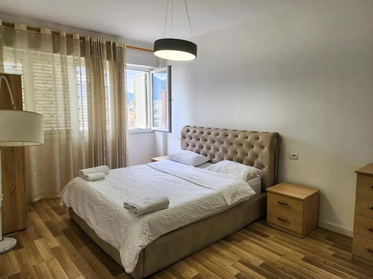 2E Apartment Myslym Shyri