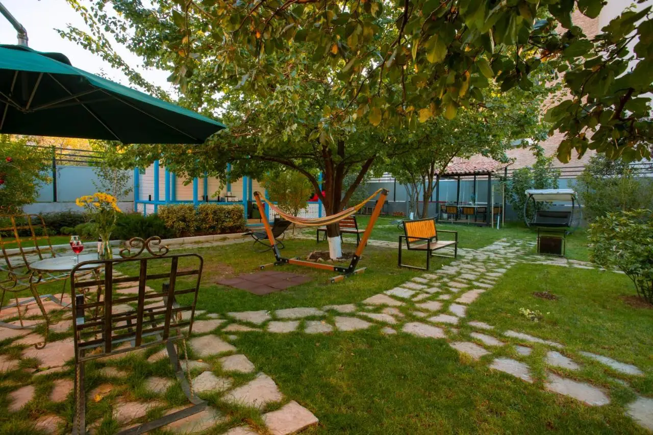 Apart Hotel West
