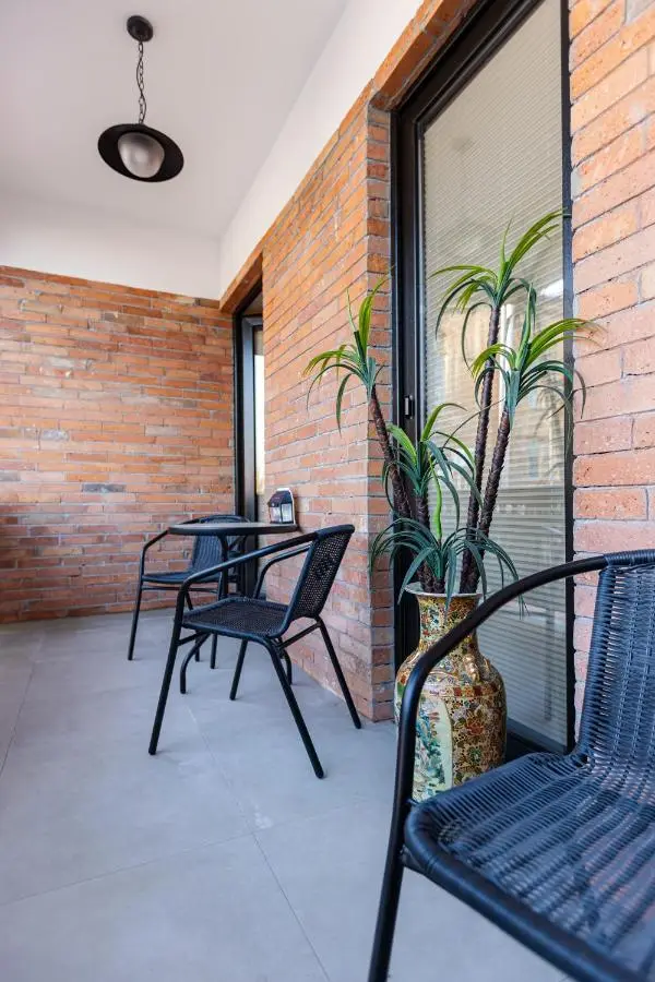 Apart Meidani - Stylish Old Town Apartment with Balcony & Synagogue View