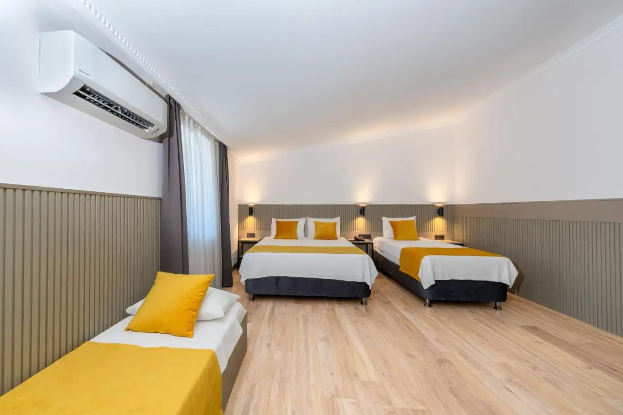 Lemon Hotel