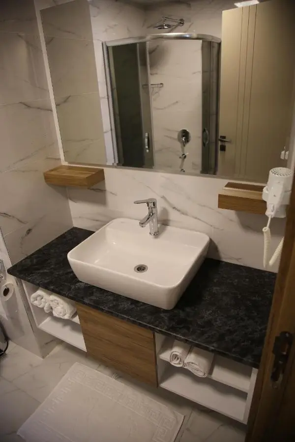 Golden World Suite Hotel