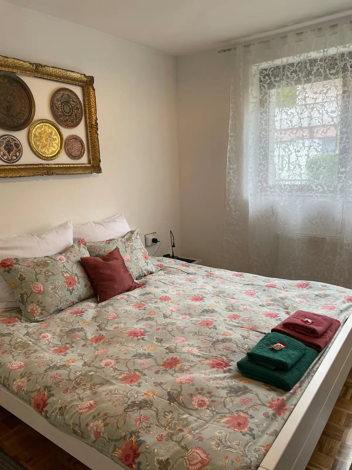 Olympic Bronze Apt/ Free Parking/ Garden/ Grill